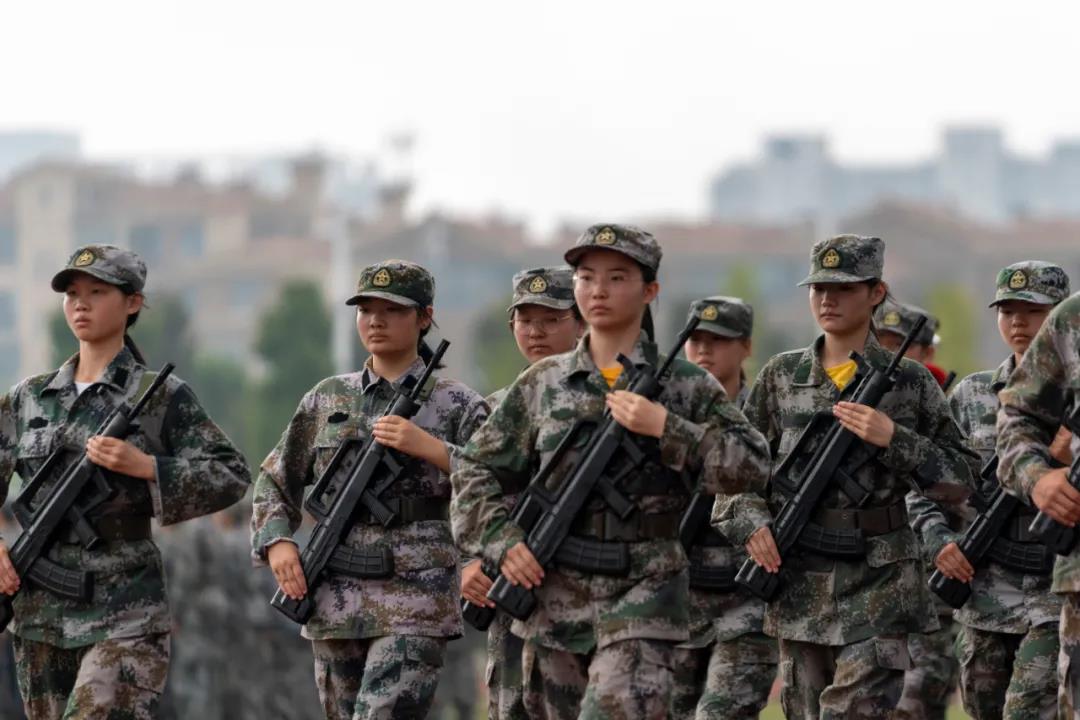 江苏省盱眙中学2021级高一新生军训闭营仪式隆重举行